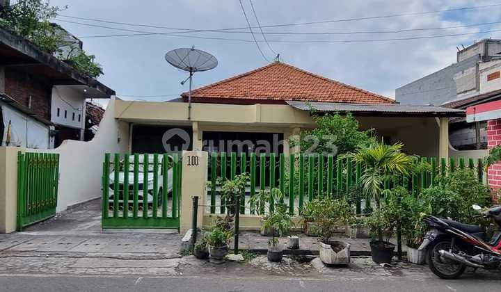 Rumah dan Gudang Luas 1.066 di Kawasan Petemon
