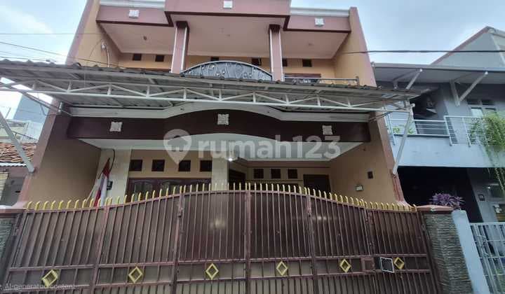 Rumah 2 Lantai di Tebet Barat - 3+1 KT, Lingkungan Tenang & Strategis