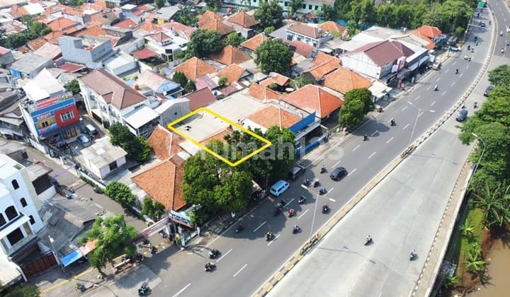 Classic House on the Side of Bogor Main Road for Sale - Price Below NJOP, High Commercial Potential