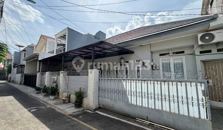 Rumah Luas Plus Kamar Kost di Lantai 2 Tebet Barat Jakarta