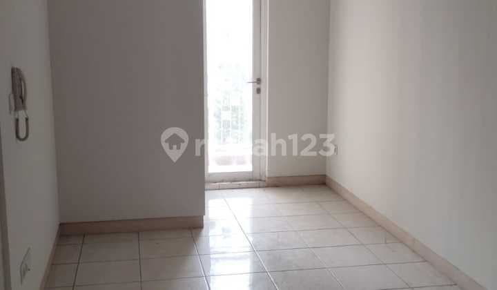 Disewa Apartement Springlake 2 BR Kosongan Lantai Rendah Siap Huni @Sumbek