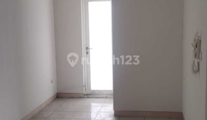 Dijual Apartement Springlake 2 BR Kosongan Lantai Rendah Murah Banget Teman