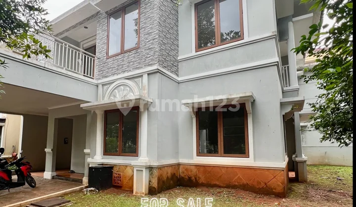 Rumah Minimalis Hoek Depan Taman Dijual di Legenda Wisata Cibubur di Legenda Wisata