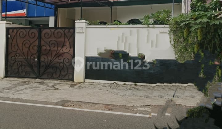 House for Rent Location Near Access to Main Road on Tebet Raya, South Jakarta.