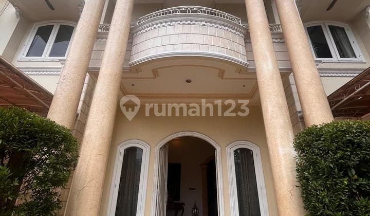 Sewa Rumah Mewah Klasik Elegance Nyaman di Premium Area Mentang Jakarta Pusat