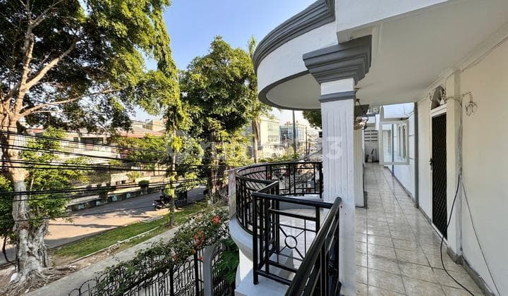 Rumah di Taman Ratu, Jakarta Barat! Lokasi Strategis, Nyaman, dan Akses Mudah. Rumah, Harga Kompetitif! Hubungi Kami!