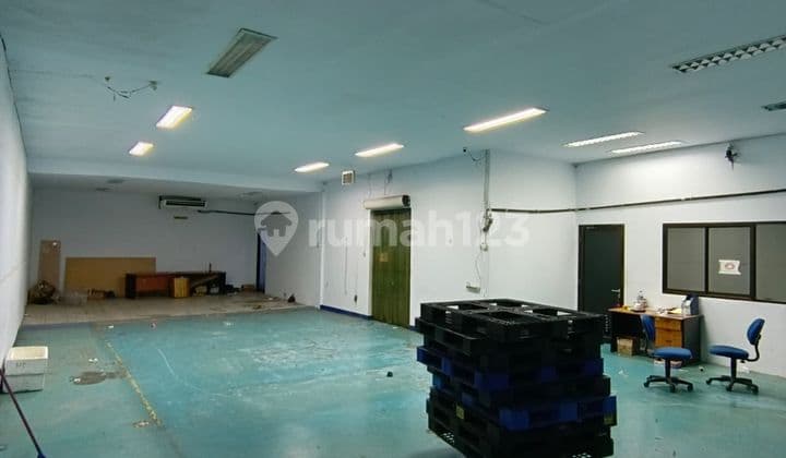 Very Strategic Warehouse Rental Location in Jelambar, West Jakarta.