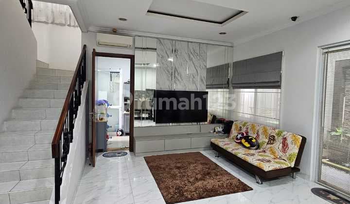Dijual Rumah Semi Furnished Siap Huni di De Park Bsd