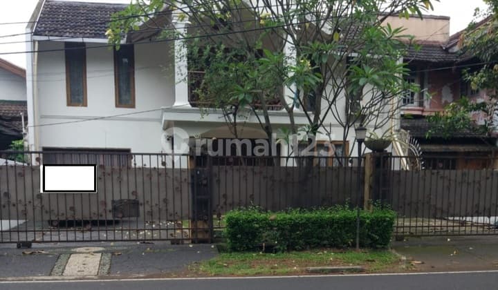 Dijual Rumah 2 Lantai Perlu Renovasi SHM di Sektor 1 Bintaro