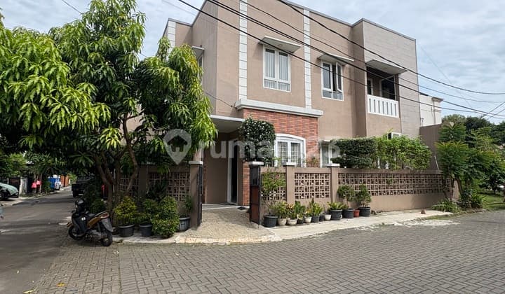 Termurah!! Dijual Cepat Rumah Hook Cantik Terawat di Nusaloka Bsd