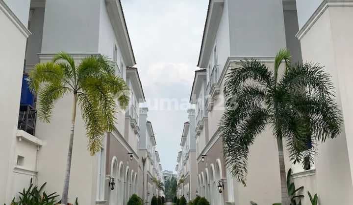 Disewakan Rumah Full Furnish di Vanya Park Alesha Blue