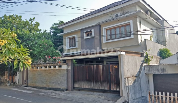 Rumah Tingkat dengan Basement di Gombel Permai Raya