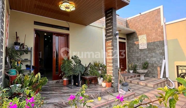 Rumah Mewah Siap Huni Di Beji Depok! Bonus Semi-furnished Elit! 10 Menit Akses Toll & Stasiun! (shm)