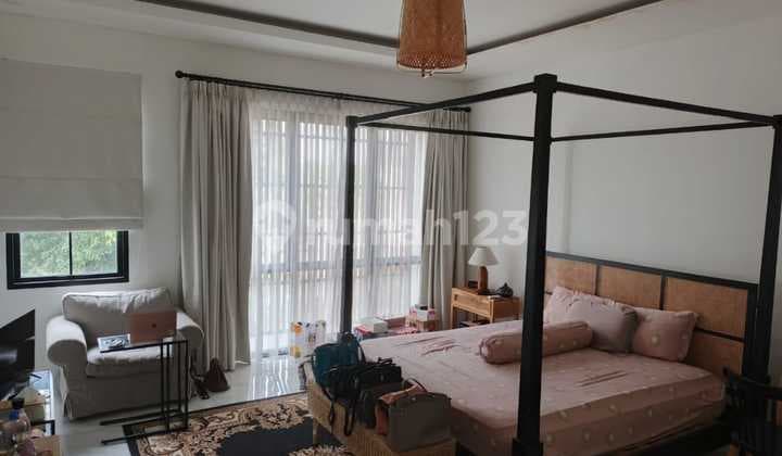 Selling Fast Beautiful Modern 3-Story House in Neo Catalonia BSD Cluster, Tangerang