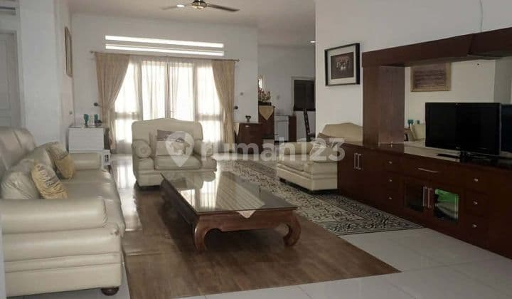 Rumah Bagus Lingkungan Asri Lokasi Strategis di Menteng, Jakarta Pusat