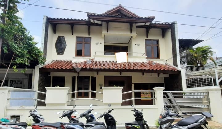 Nice House Easy Access Strategic Location in Kebayoran Lama, South Jakarta