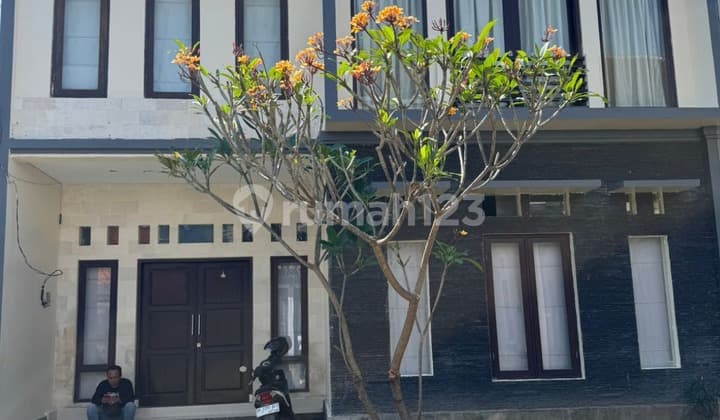 Rumah Minimalist Sederhana 2 Lt Dekat Universitas Udayana Sudirman