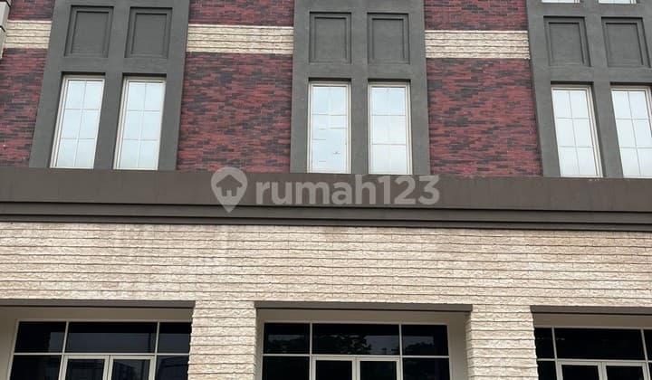 Disewakan Ruko Boston 3 Lantai di Pik 2 - Lokasi Strategis, Cocok untuk Usaha