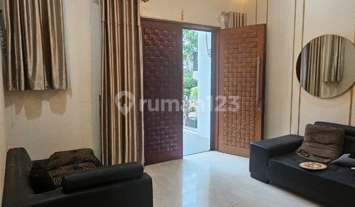 Luxury House for Sale on Crown Boulevard