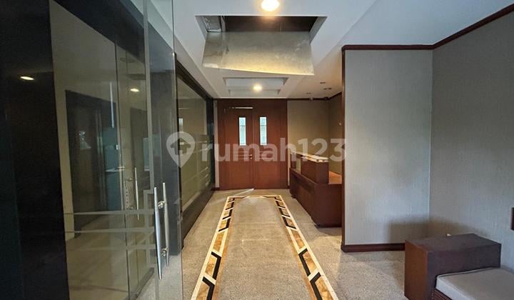 Dijual Gedung Komersial 6 Lantai di Jalan Latumenten - Pinggir Jalan Utama