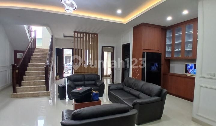 For Sale 2-Story Semi-Furnished House in Golf Island