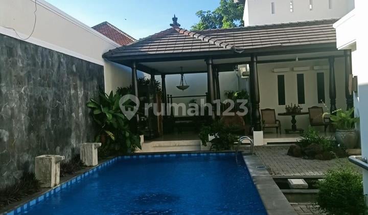 Dijual Rumah Jl Manyar Rejo Ada Kolam Renang dan Bangunan Terawat