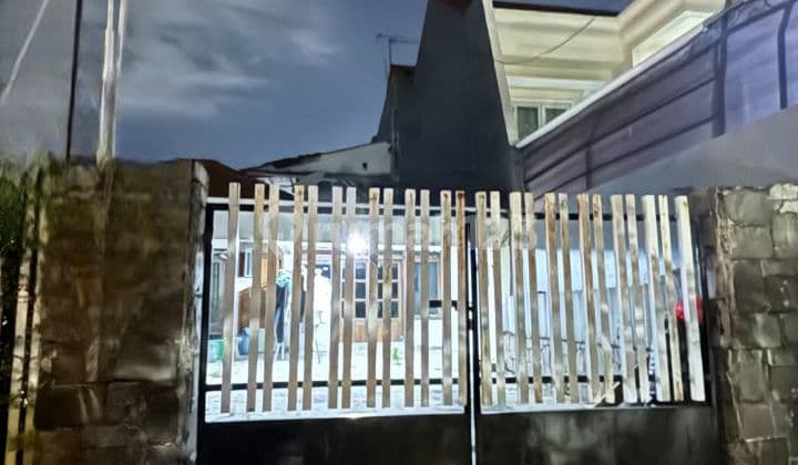 Dijual Rumah Raya Manyar Cocok Untuk Usaha dan Kos-Kosan