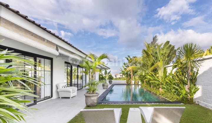 Disewakan Villa 4 Kamar di Canggu Dekat Pantai