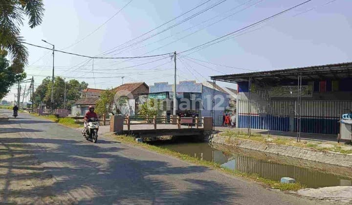 FOR SALE 2 SHOP HOUSES LOCATED IN CANDI SIDOARJO