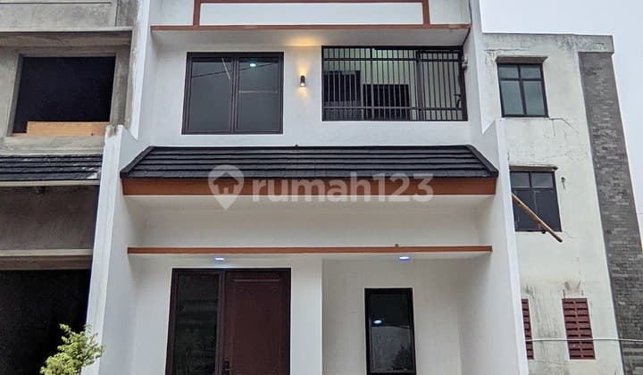 Murah, Rumah 2 Lantai, Shm Dipnggir Jl Raya Pengasinan, Siap Huni