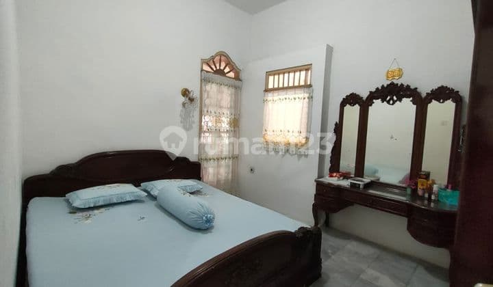 A simple house in the mining complex.