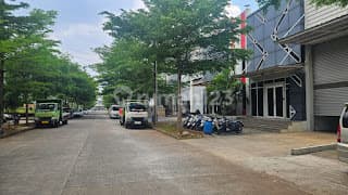 Warehouse With Office in a Strategic Location Near Sentul Toll Gate