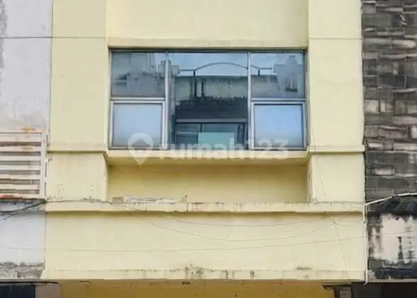 English translation: "Rent a 4.5-Story Shop at ITC Fatmawati, Kebayoran Baru, South Jakarta"