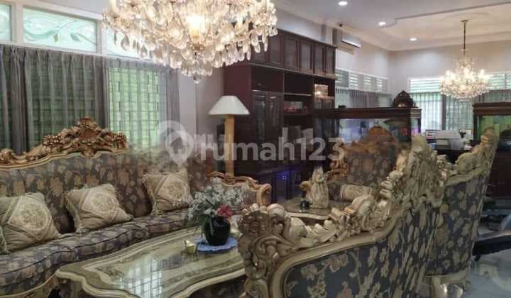 Selling House on Jl. Hasyim Ashari, Central Jakarta