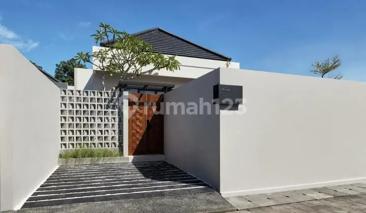 Leasehold - Modern Villa in Kedonganan for Private Residence or Investment