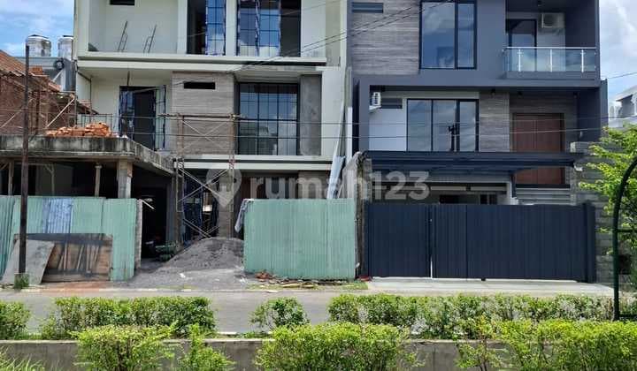 Jual Rumah Baru Mewah 3 Lantai Babatan Wiyung Surabaya Barat