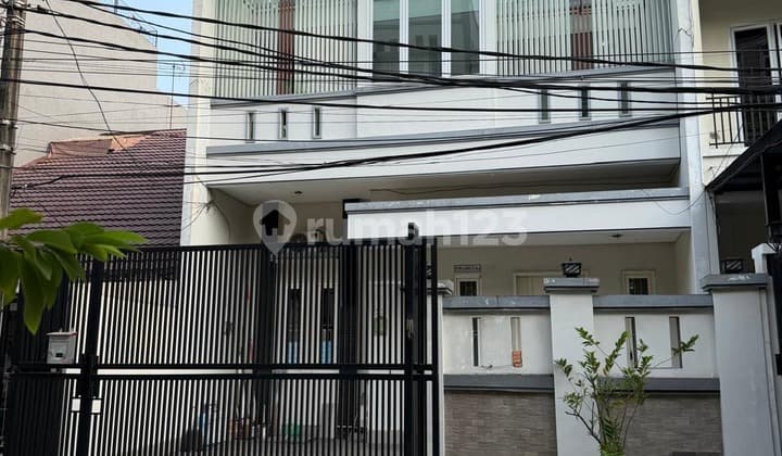 DIJUAL RUMAH CANTIK GADING PUSPA KELAPA GADING JAKUT