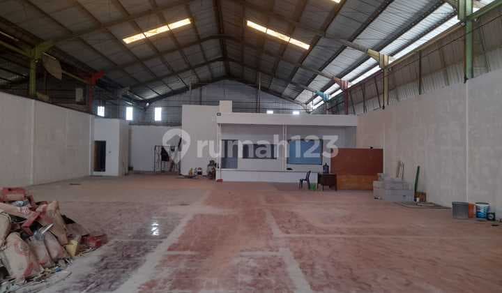 Warehouse for rent within a complex in Cakung, land area 600 square meters.