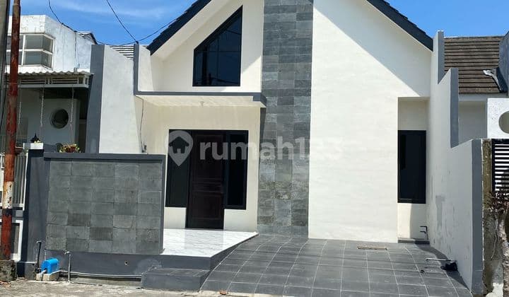 Rumah Elegan Sangat Dekat dengan Surabaya