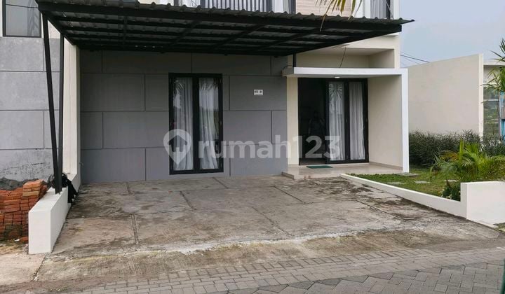 Rumah Mewah Dua Lantai Harga Ekonomi