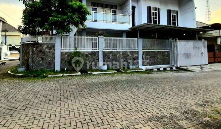 Rumah Hook Simpang Darmo Permai Selatan Surabaya