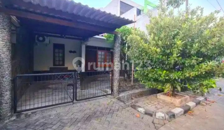 Rumah Babatan Pratama Wiyung Surabaya, Royal Residence