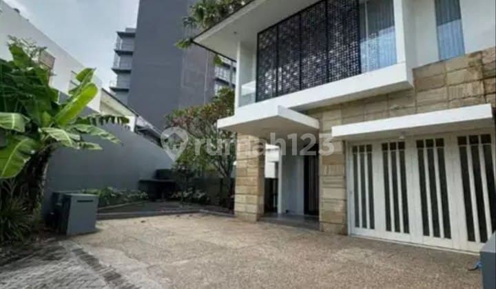 Rumah Royal Residence Wiyung Ada Private Pool