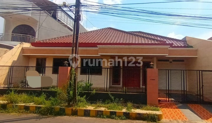 For Sale, House in a Strategic Location Kupang Indah, Darmo Sukomanunggal