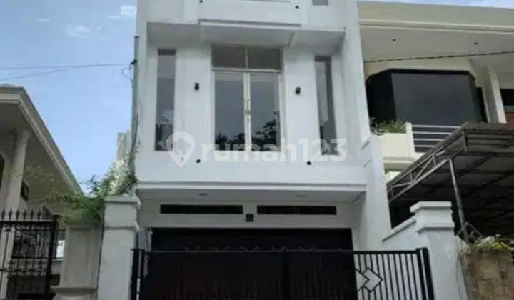 Rumah 3 Lantai Raya Satelit Barat Darmo Surabaya SHM