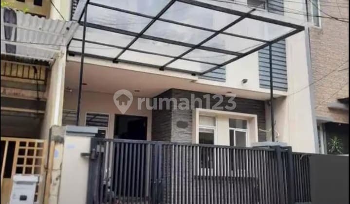 Tama Ratu 3-Story House Ready to Occupy Directly on Main Road