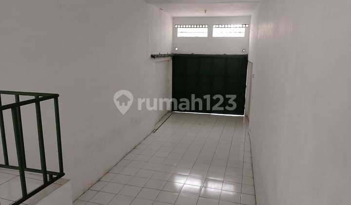 Rumah Luas 2 Lantai di Mainroad JL. BKR dkt Buah Batu
