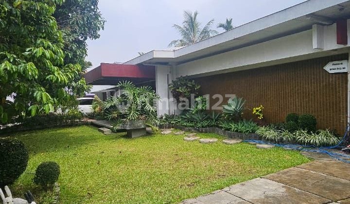rumah nyaman area gegerkalong hillir bahan bangunan premium taman luas