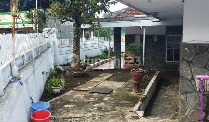 Dijual Rumah Klasik Terawat di Mainroad Cigadung Raya Barat Ydt