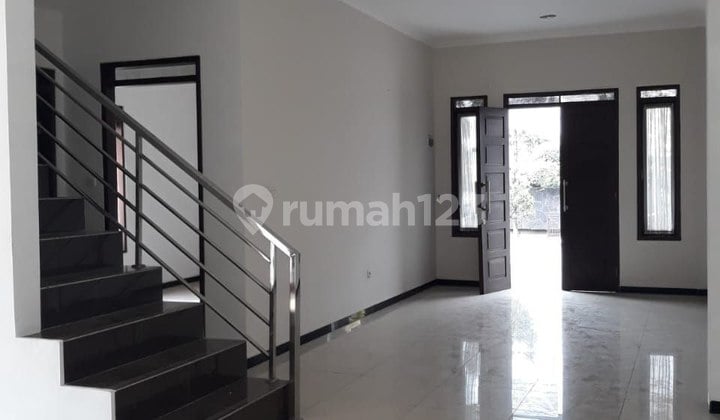 Dijual Rumah di Singgasana Bandung Yan